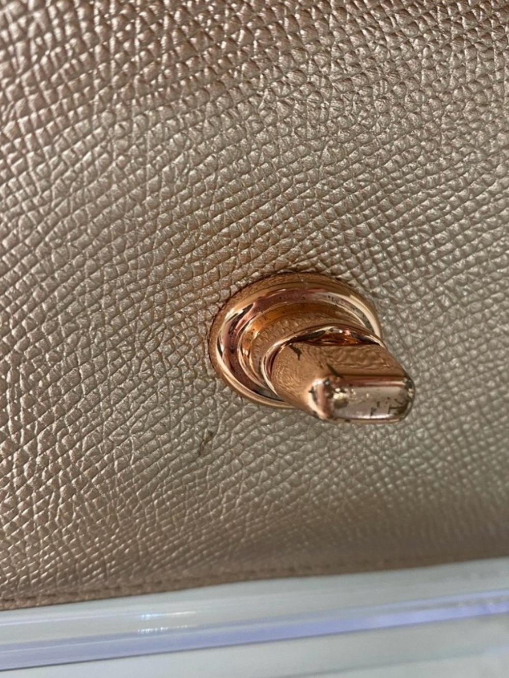 Coach RARE Metallic Rose Gold Chain Crossbody Bag. Very good condition. - Picture 6 of 16
